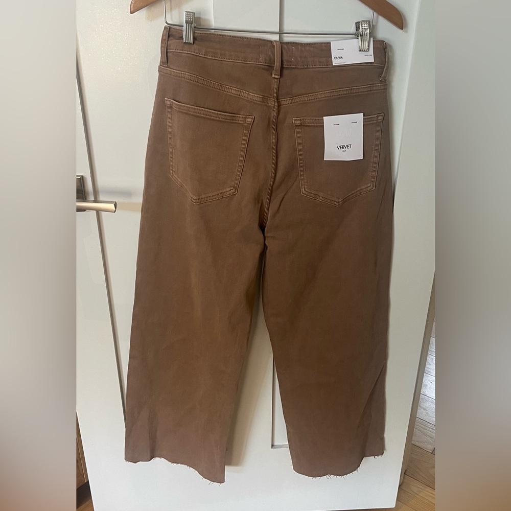 NWT Olivia High Rise Crop
Wide Leg Jeans |
Chocolate Malt |
VERVET - Picture 5 of 6